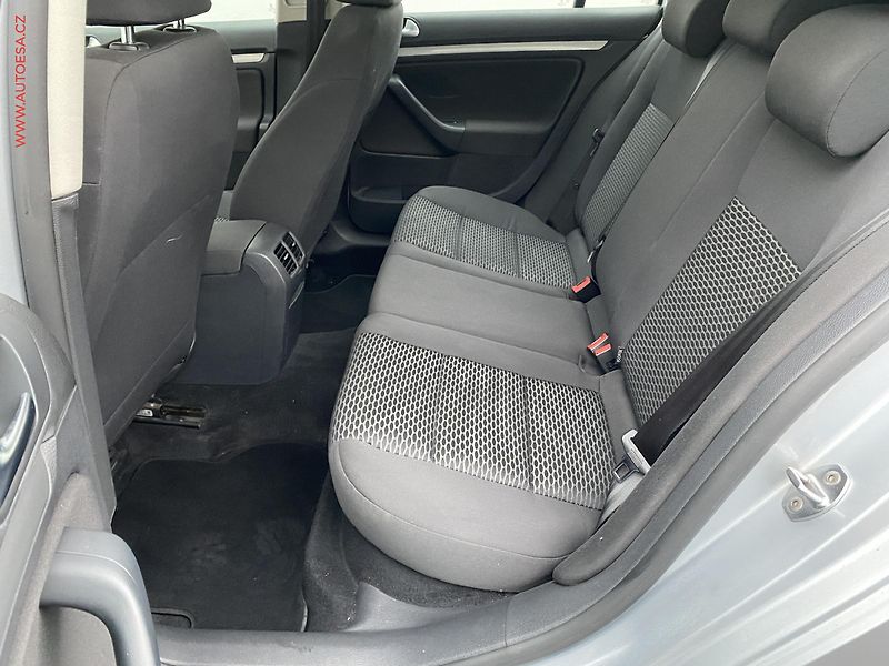 Volkswagen Golf (2012) 1.6 TDi, Trendline, navi - fotka 10 z 18