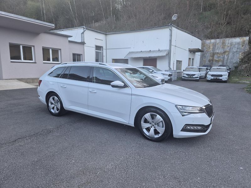 Škoda Superb Combi 2,0TDi DSG 110kw 17ALU - fotka 3 z 44