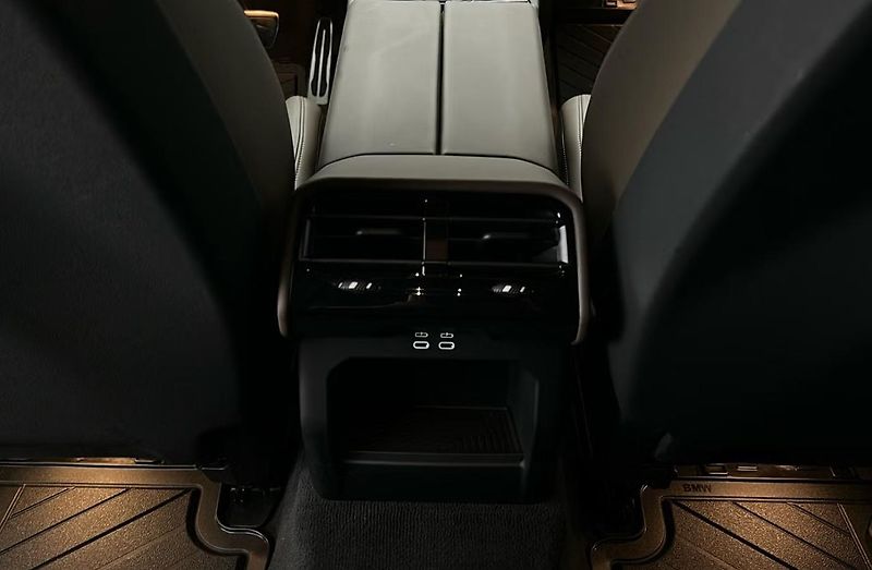 BMW i5 eDrive40 Touring M Kam Tažné - fotka 21 z 26