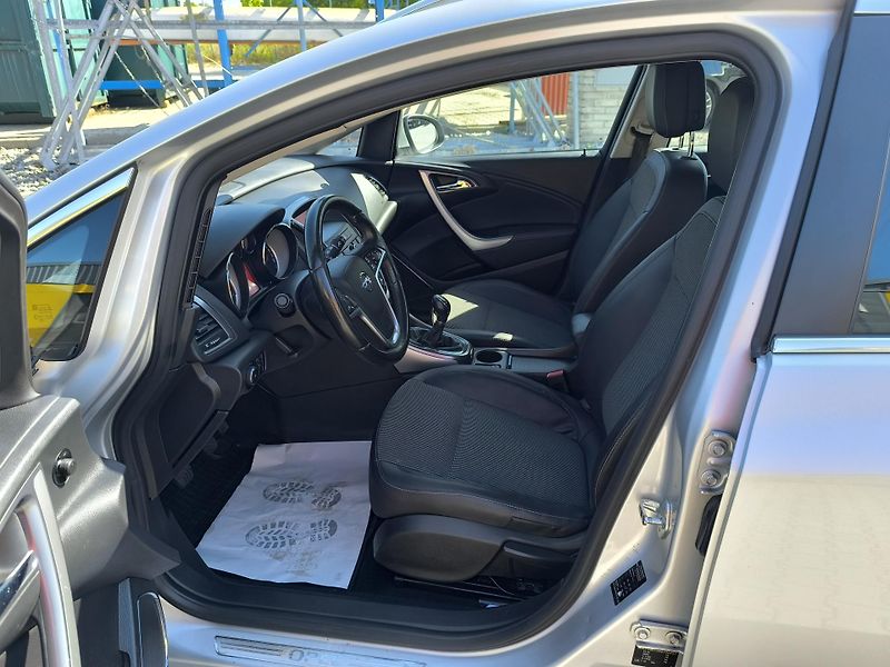 Opel Astra (2011) 1.7 CDTi,SERVISNÍ KN. DOL KM. - fotka 9 z 29