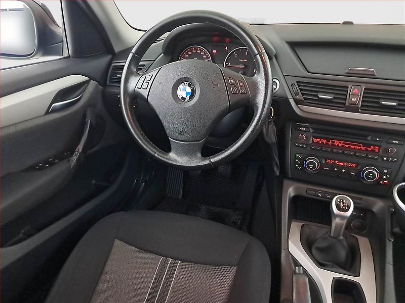 BMW X1 (2010) xDrive20d, 4X4, ČR,1.maj - fotka 7 z 15