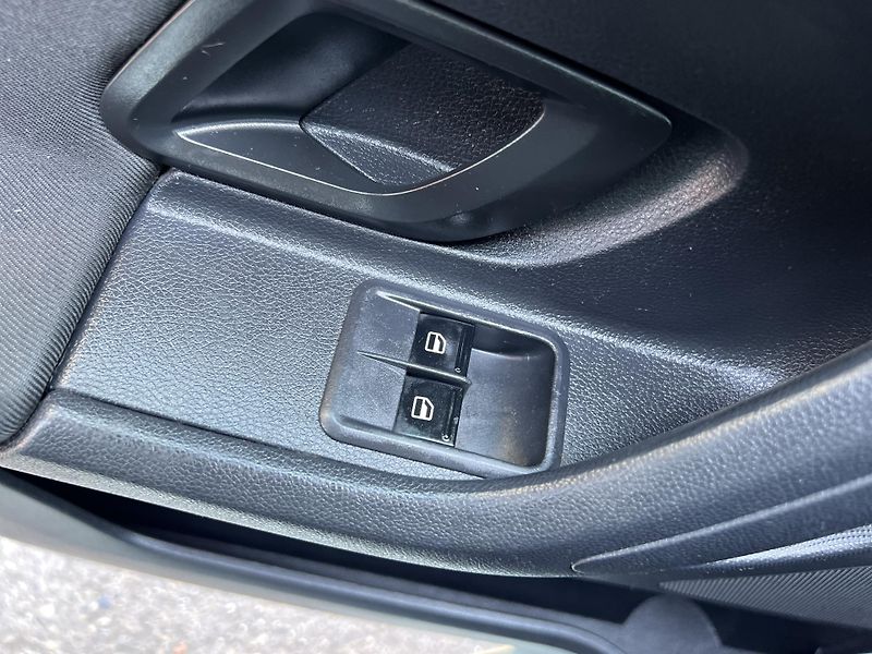 Škoda Fabia 1.6TDi 55KW ALU ČR KLIMA - fotka 9 z 34