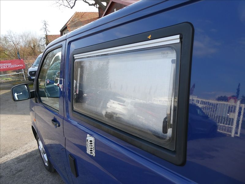 Volkswagen T5 California 2,5 TDi 96kW obytný vůz - fotka 16 z 49