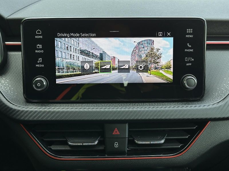 Škoda Scala 1.0TSi Monte Carlo 116PS Matri - fotka 29 z 38