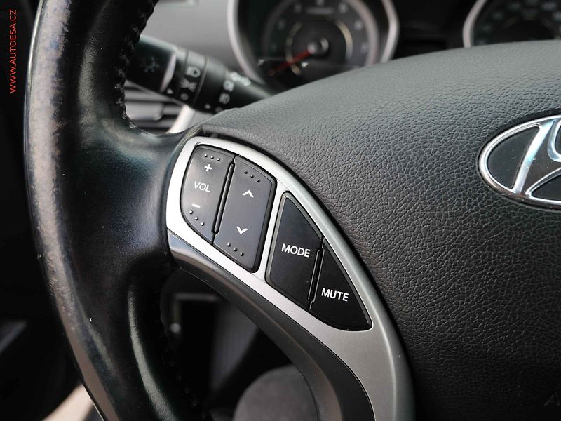 Hyundai Elantra (2011) 1.6i 16V, ČR, AC, tempo - fotka 12 z 17