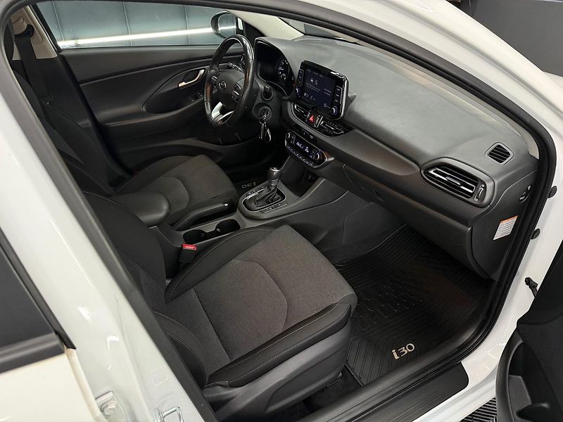 Hyundai i30 (2022) CW 1.5 T-GDi mHEV Family DCT - fotka 13 z 25
