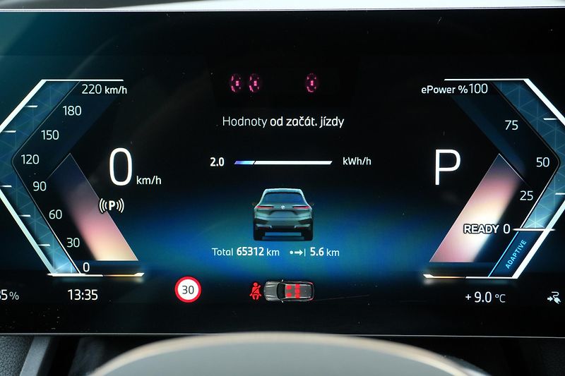 BMW iX 40, SoH 96,8%, SkyLounge,Tažné - fotka 15 z 37