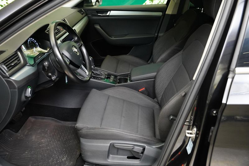 Škoda Superb - fotka 11 z 28