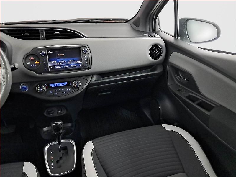 Toyota Yaris (2016) 1.5 Hybrid, Automat, ČR,1.maj - fotka 8 z 20