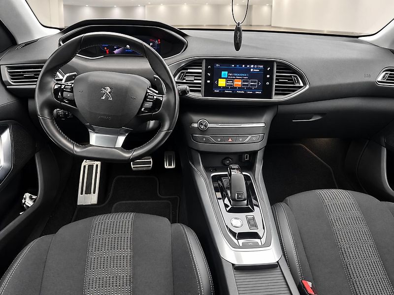 Peugeot 308 (2021) - fotka 17 z 24