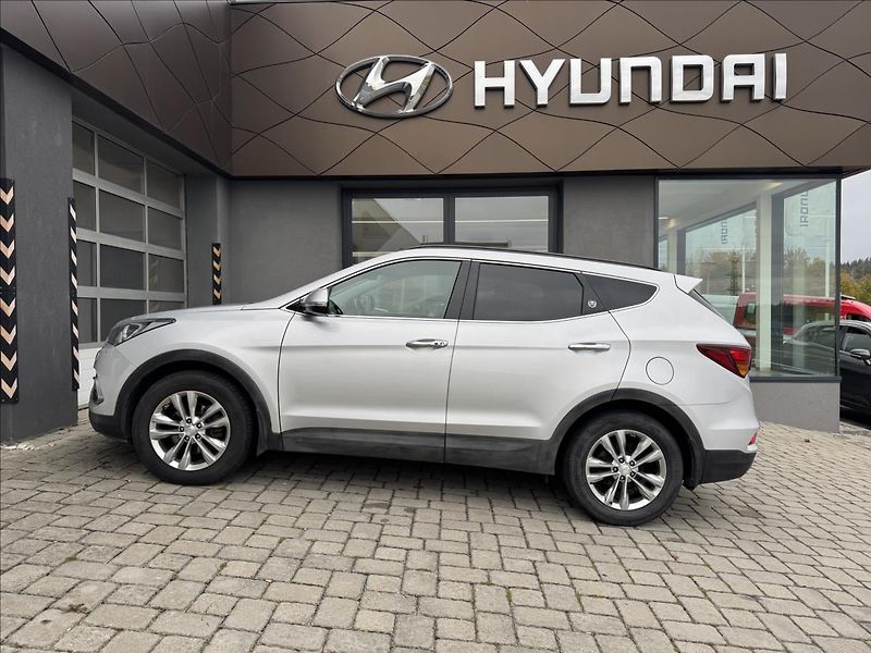Hyundai Santa Fe 2,2 CRDi Style 4x4 - fotka 16 z 17
