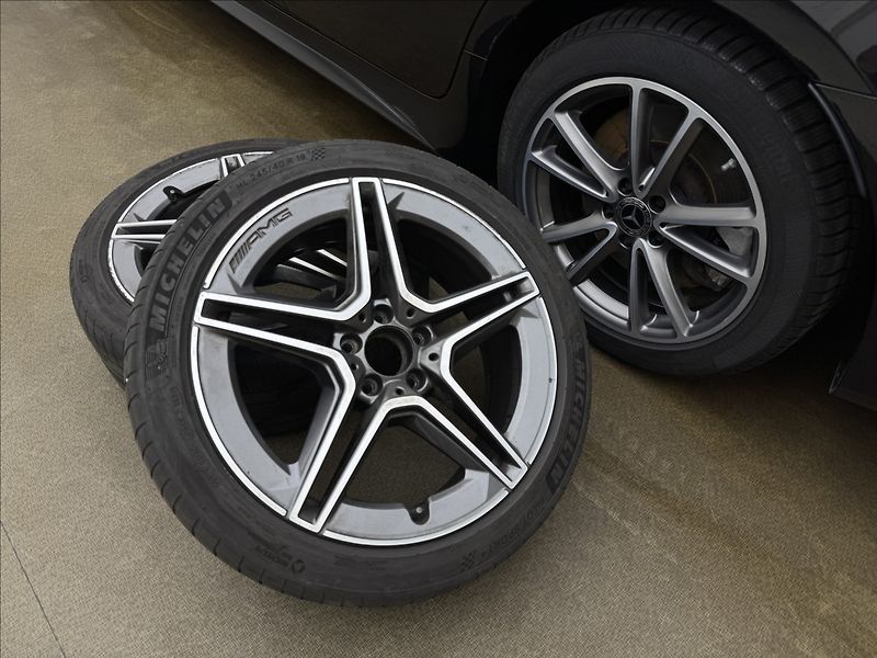 Mercedes-Benz CLS 3,0 450 4M AMG LED KŮŽE 360° - fotka 43 z 47