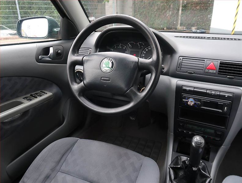 Škoda Octavia (2000) 2.0, po STK, Tažné, Klima - fotka 7 z 14