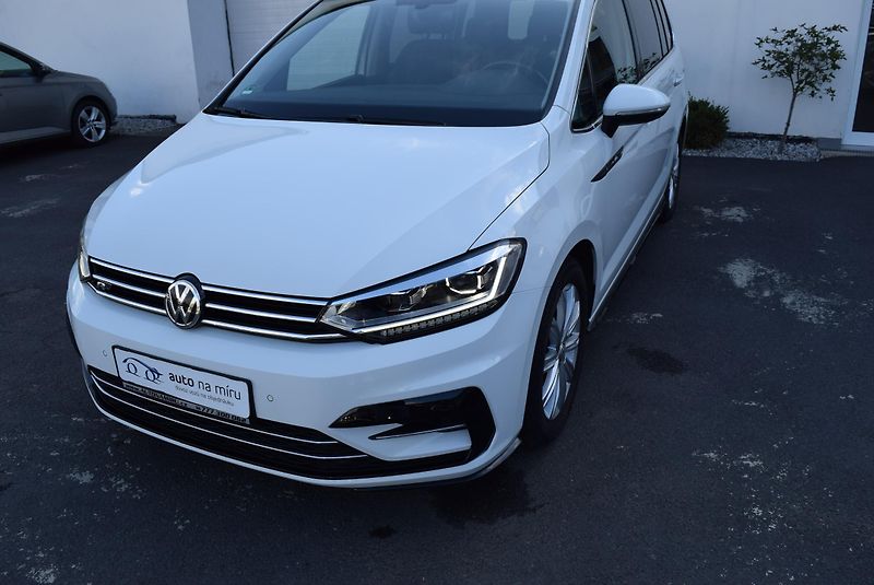 Volkswagen Touran (2018) 1.4TSI 110kw R-line NAVI LED - fotka 2 z 50