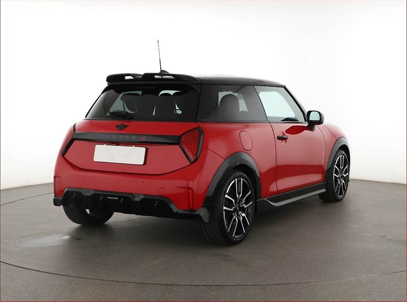 Mini Ostatní (2024) Cooper S, ACC, 360°, HUD - fotka 5 z 22