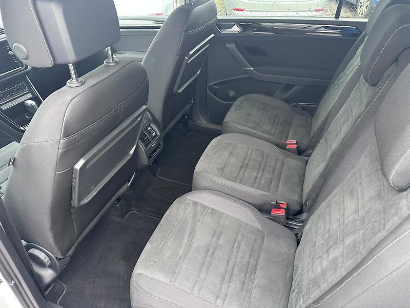 Volkswagen Touran 2,0 TDI DSG Highline  - fotka 15 z 16