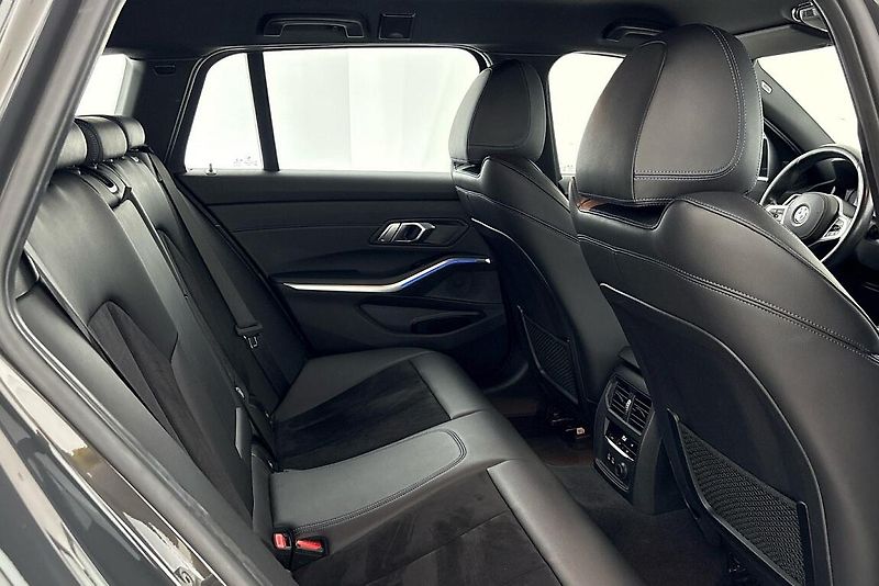 BMW Řada 3 330d xDrive - fotka 12 z 26