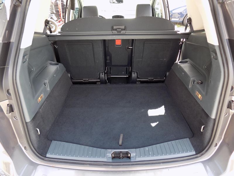 Ford Grand C-MAX 2,2 TDCI 103 KW AUTO/AC, TEMP - fotka 23 z 45