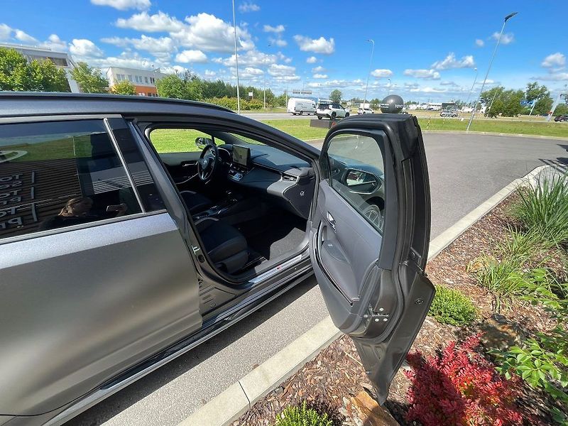 Toyota Corolla 2.0 Hybrid automat GR SPORT - fotka 26 z 29
