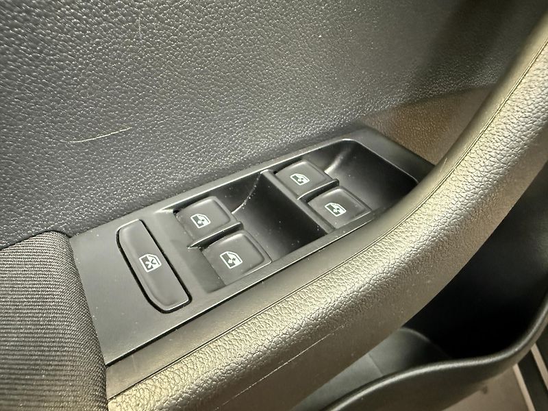 Škoda Fabia 1.0 TSI 70kW Ambition Combi To - fotka 10 z 13