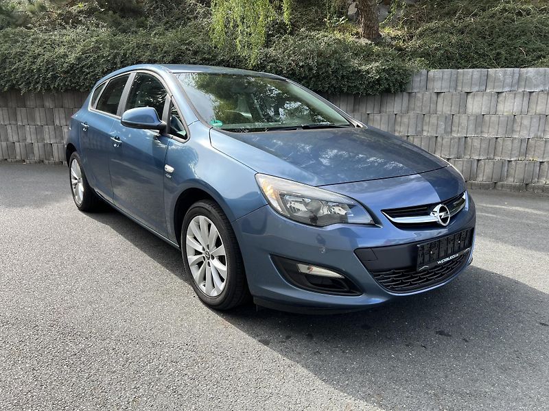 Opel Astra 1.4T 103 kW 1.MAJ SERVISKA - fotka 3 z 13