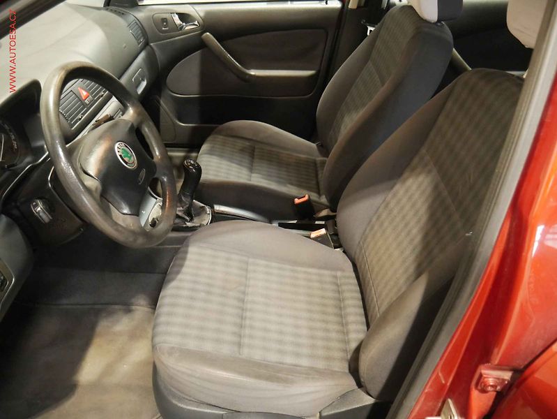 Škoda Octavia (2003) 1.6 MPi, 2.maj,ČR - fotka 9 z 13