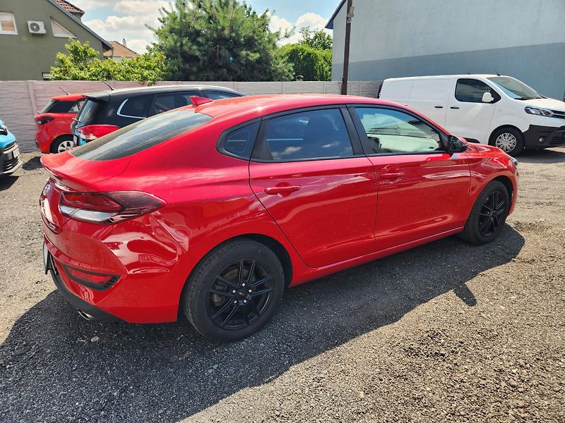 Hyundai i30 1.0-1.MAJITEL-AUTOMAT-KAMERA - fotka 9 z 12