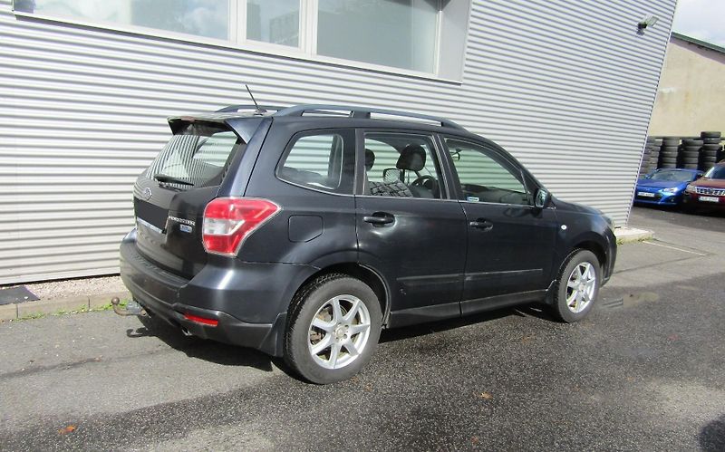 Subaru Forester (2014) 2,0D  6MT 1.maj.ČR plný servis - fotka 16 z 37
