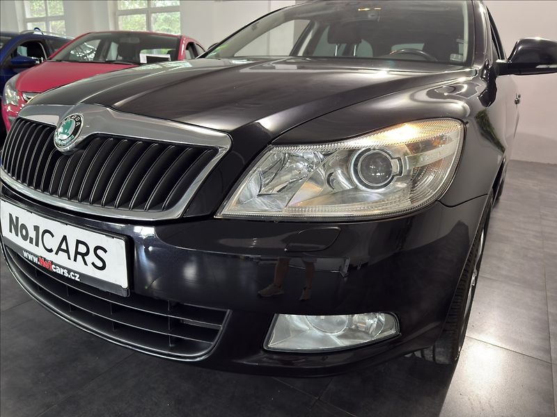 Škoda Octavia 1,4   TSI 90KW CARPLAY XENON - fotka 29 z 33