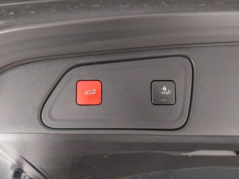 Peugeot 3008 (2021) 1.5 BlueHDi - fotka 16 z 23