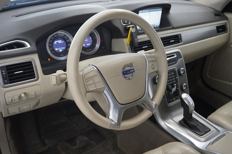 Volvo V70 2.0 D4 120kW MOMENTUM - fotka 12 z 26