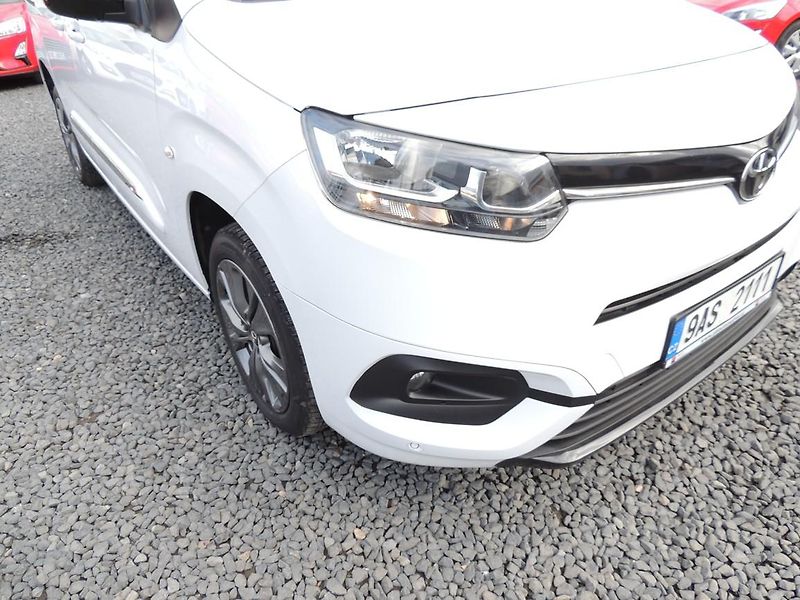 Toyota ProAce City Verso (2023) 1.2T,81kw,Family,7míst,1maj.ČR - fotka 10 z 76