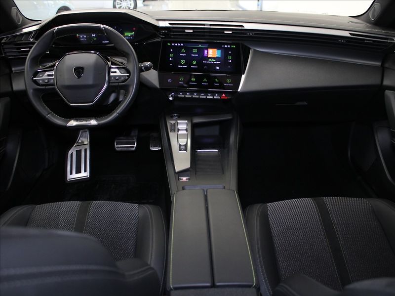 Peugeot 308 1,2 PT 96kW AT GT 29tkm. AKCE - fotka 8 z 25