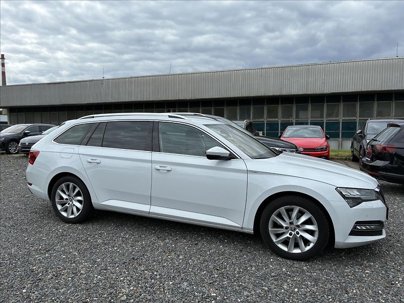 Škoda Superb 2,0 STYLE 4X4 TAŽNÉ,KAMERA - fotka 8 z 31
