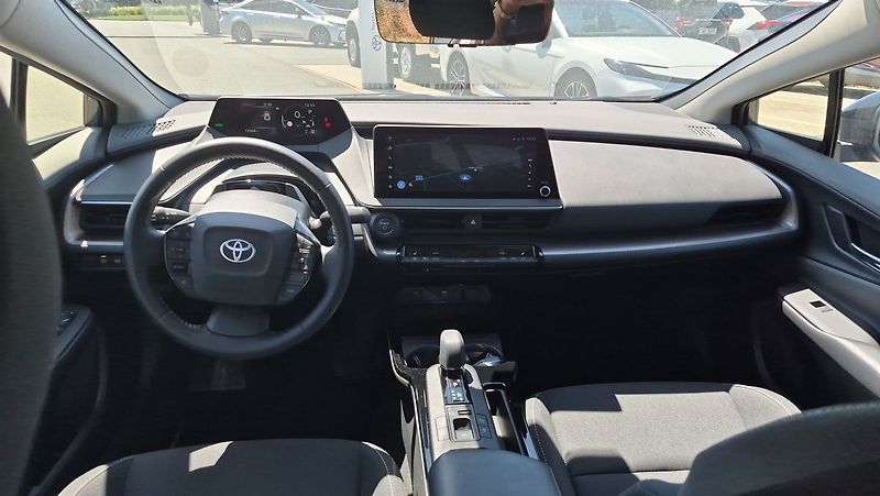 Toyota Prius 2.0PHEV Prestige Skyview - fotka 12 z 30