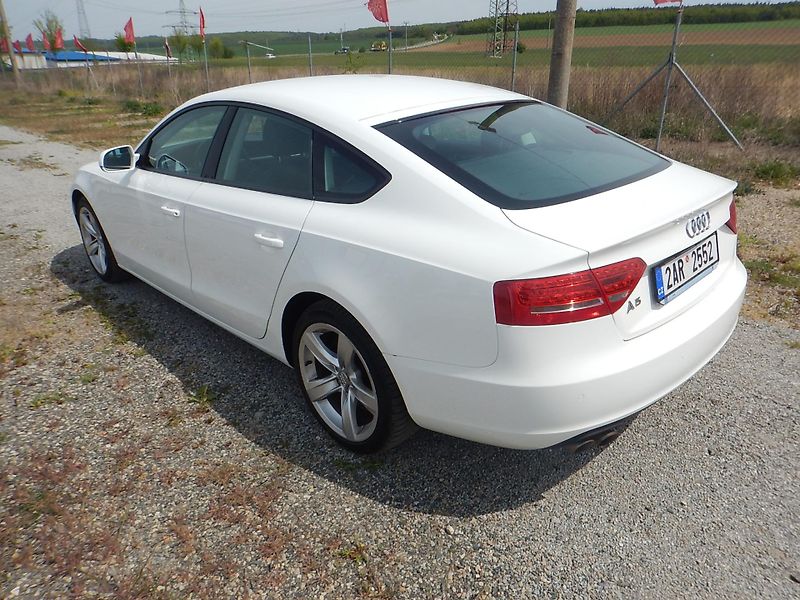 Audi A5 2.0 TDI, MANUÁL, DIGIKLIMA - fotka 8 z 29