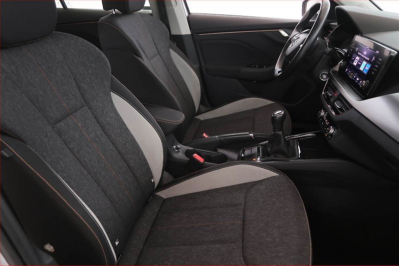 Škoda Kamiq (2021) 1.0 TSI, Tempomat - fotka 9 z 17