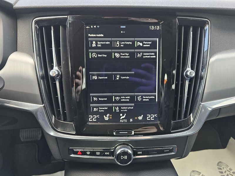 Volvo V90 D4 2,0 140kW 4x4 DPH MOMENTUM - fotka 17 z 45