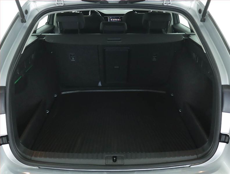 Škoda Octavia (2023) Ambition 2.0 TDI, ČR,1.maj - fotka 13 z 15