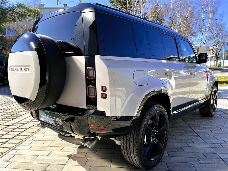 Land Rover Defender 110 V8 P425 X-DYNAMIC HSE - fotka 6 z 35