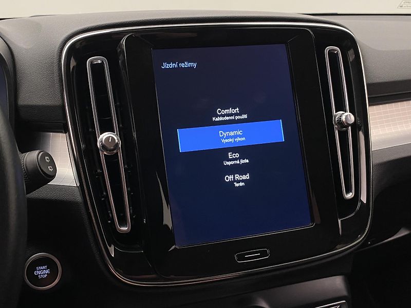 Volvo XC40 D3 MOMENTUM AUT  - fotka 42 z 45