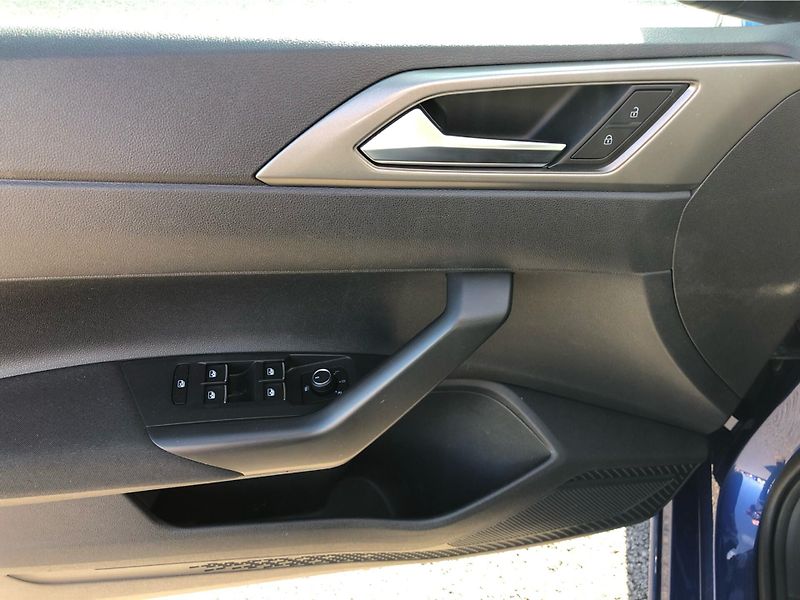 Volkswagen Polo 1,0 MPI - fotka 15 z 27