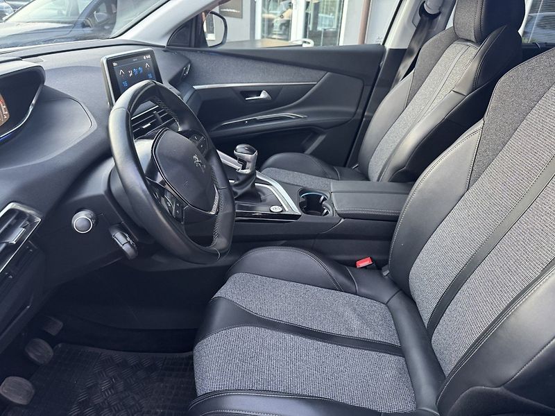 Peugeot 5008 (2020) 1.5 BlueHDi GT-Line LED Kamera - fotka 26 z 50