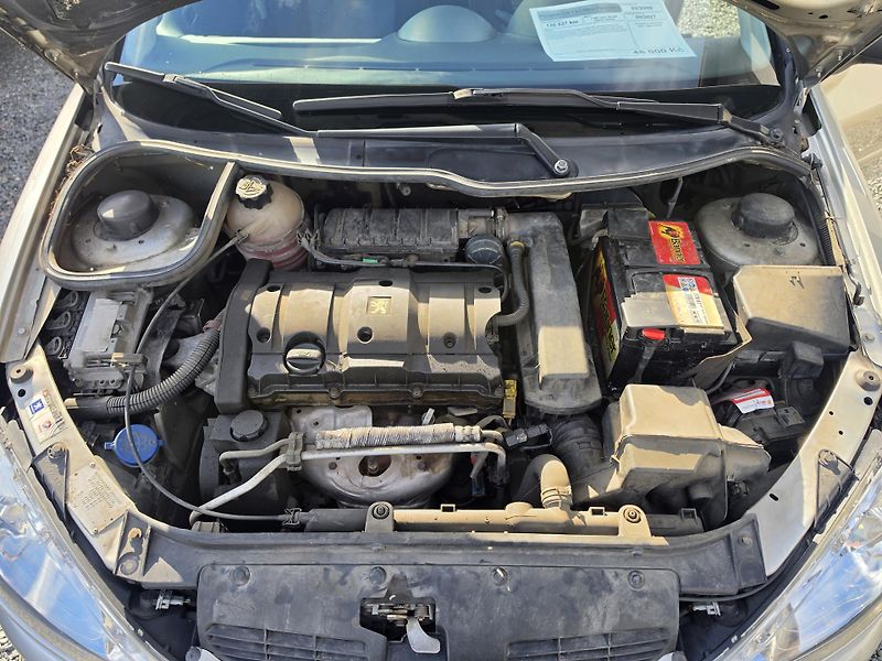 Peugeot 206 1.6 i 80kw Panorama  - fotka 14 z 21