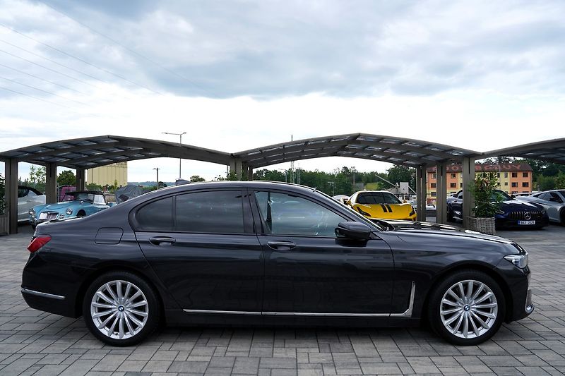 BMW Řada 7 d xDrive/9AT/Lasery - fotka 7 z 44