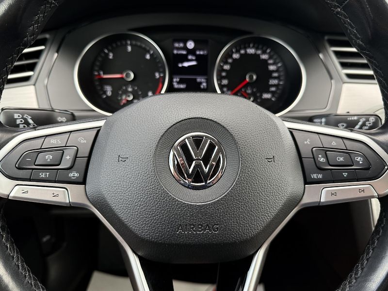 Volkswagen Passat 2,0TDI R-Line Design Navi - fotka 27 z 43
