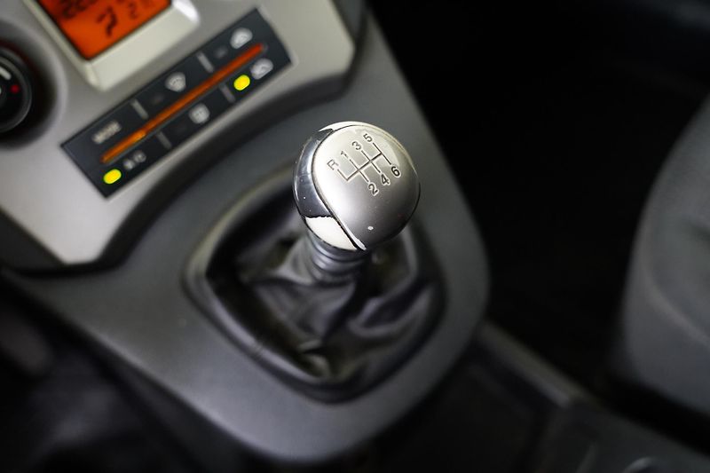 Kia Carens - fotka 18 z 21