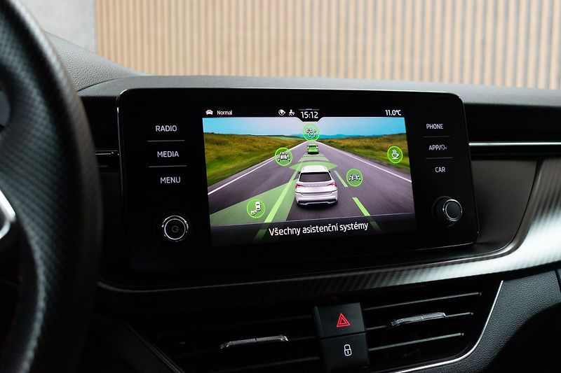 Škoda Kamiq 1.0 TSI MonteCarlo*TAŽNÉ*ČR 1M - fotka 31 z 44