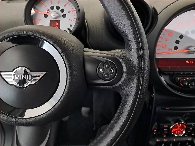 Mini Countryman (2014) Cooper D, Tempomat - fotka 16 z 19