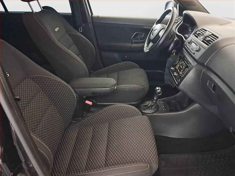 Škoda Fabia (2010) RS 1.4 TSI, Automat, Navi - fotka 9 z 17